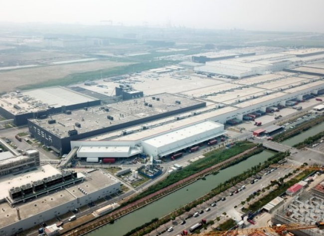 Elon Musk Visits Tesla Shanghai Gigafactory