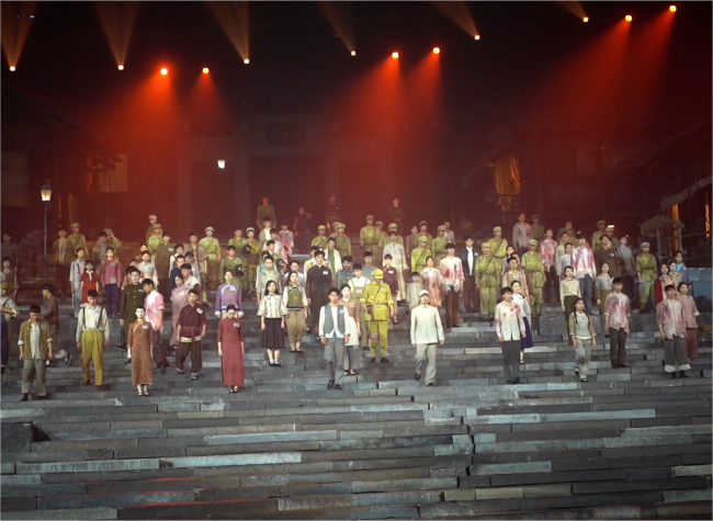 Immersive Revolution-Themed Stage Play Captivates Young Audiences in Chongqing