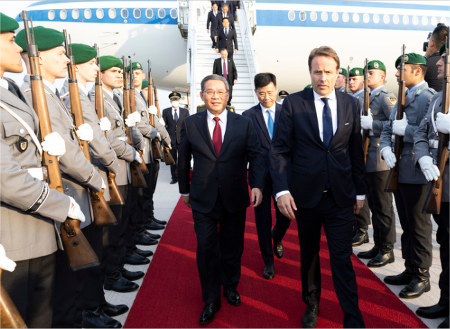 Chinese Premier Says Willing to Work With Germany for Global Stability