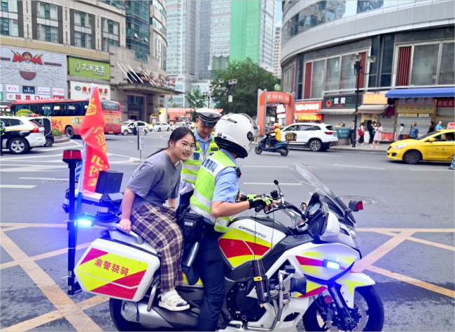 Heartwarming Support and Encouragement Surround China's Three-Day Gaokao in Chongqing
