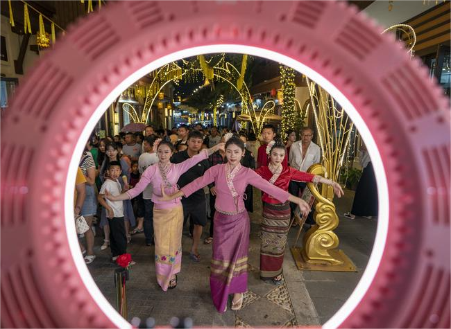 China's Services Trade Sustains Growth in First Four Months