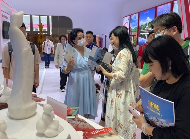 Dazzling Dazu Rock Carvings Featured at the 19th China (Shenzhen) International Cultural Industries Fair