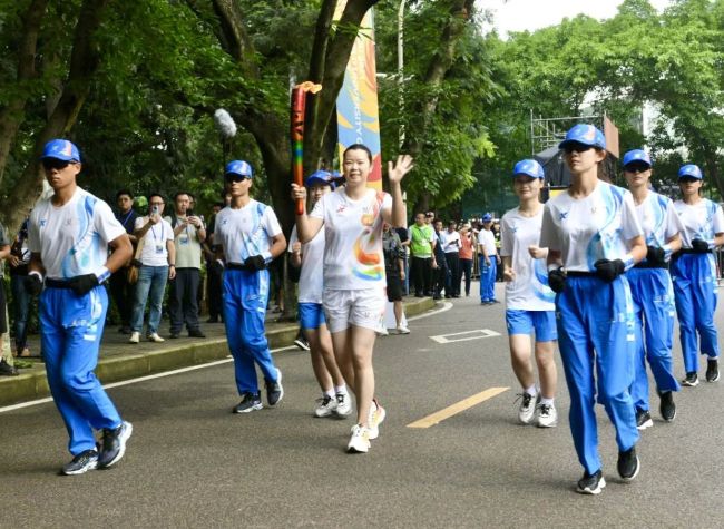Chongqing Embraces Chengdu FISU Games Torch Relay