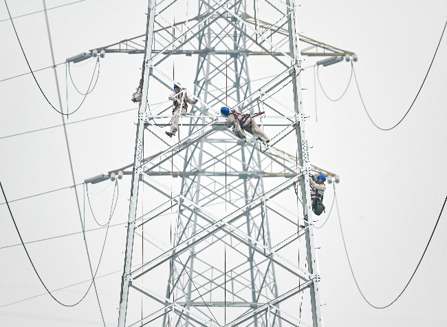 Visual Chongqing | Dancers on Tower