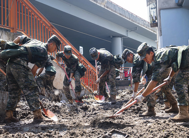 Chongqing's Departments Rally for Flood Mitigation and Disaster Relief