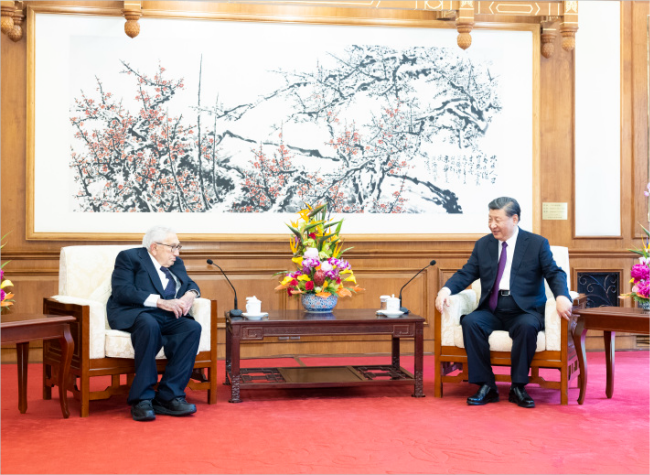 Xi Meets with Henry Kissinger