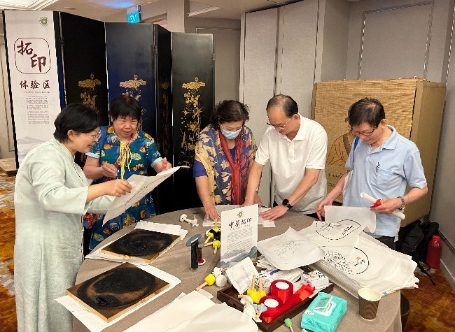 Embracing Eastern Healing: Chongqing's TCM Charms Singapore