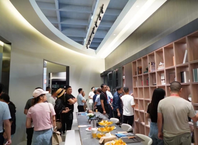 Chongqing Products Debut at World's Largest Building Decoration Fair in China