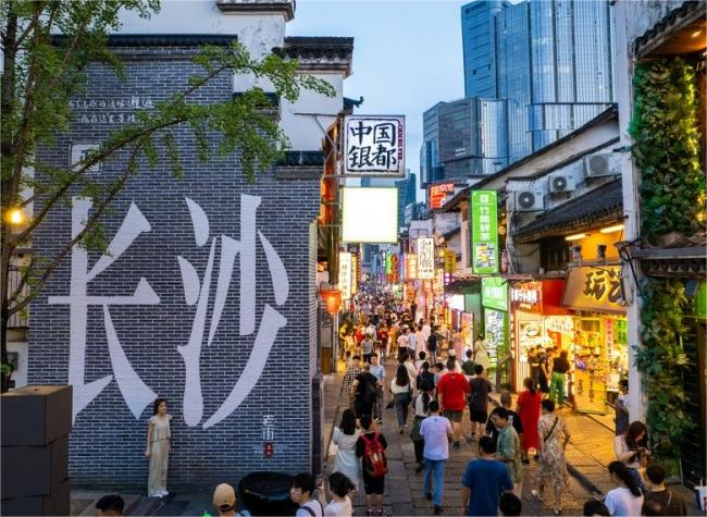 China's Economy Maintains Recovery Momentum as Consumption Gains Traction