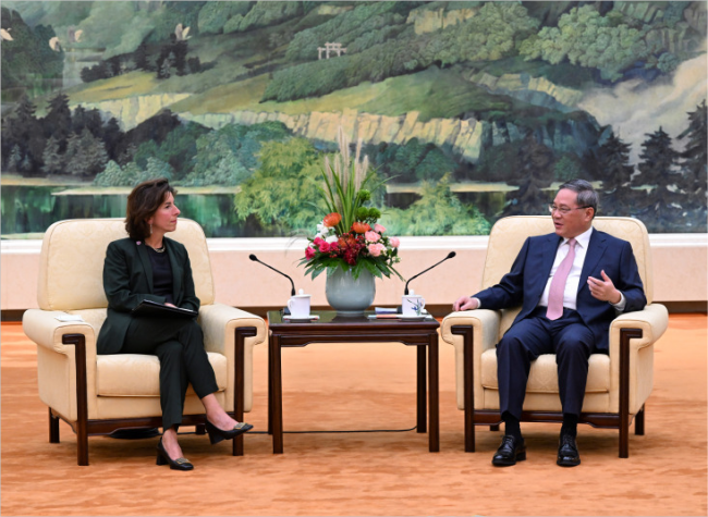 Chinese Premier Meets U.S. Commerce Secretary, Calling for Enhanced Cooperation