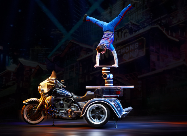 Chongqing's Young Luminary Takes the Pinnacle of Chinese Acrobatics丨Story
