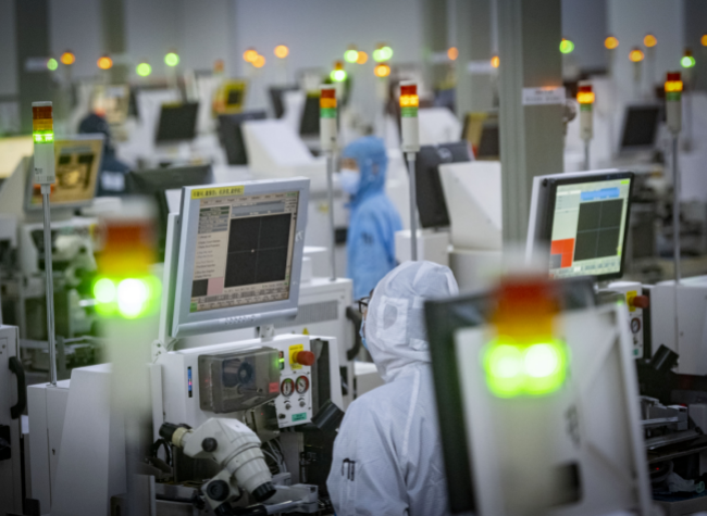 Chongqing Made 12-inch Wafer Aligning with International Standards