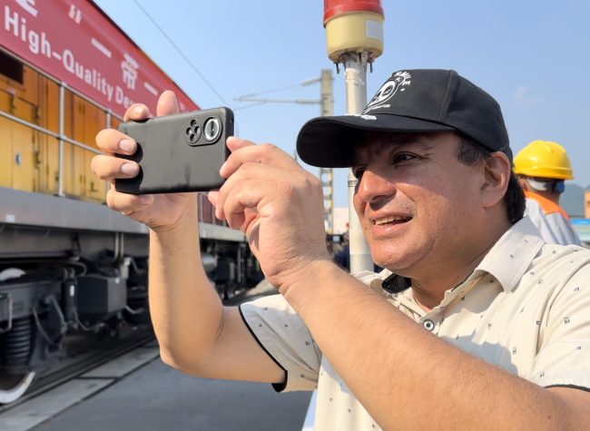 Media Delegation from Latin America, Eurasia Visits Chongqing