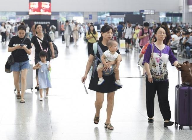 Summer Travel Rush Reveals China's Improving Growth Momentum