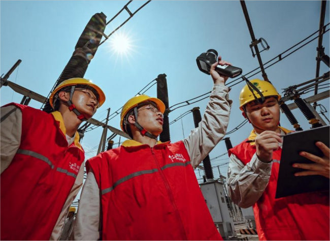 Dedicated Electricity Workers: Rising Temperatures, Unwavering Commitment | Locals