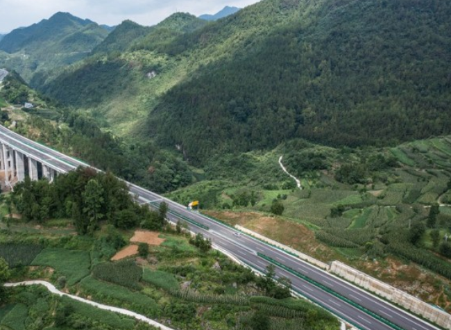 China Expects to See Record-High Expressway Traffic During Upcoming Holiday