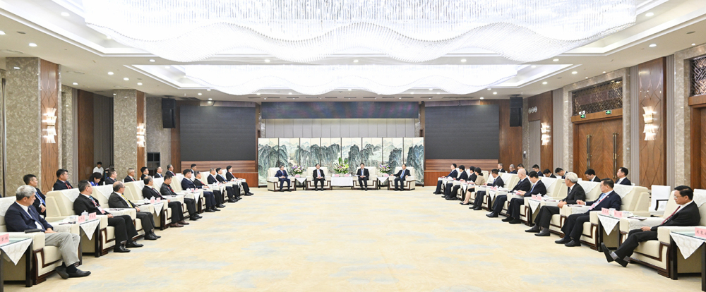 Chongqing Officials Meet with Guests Attending the 15th Chongqing-Taiwan Week