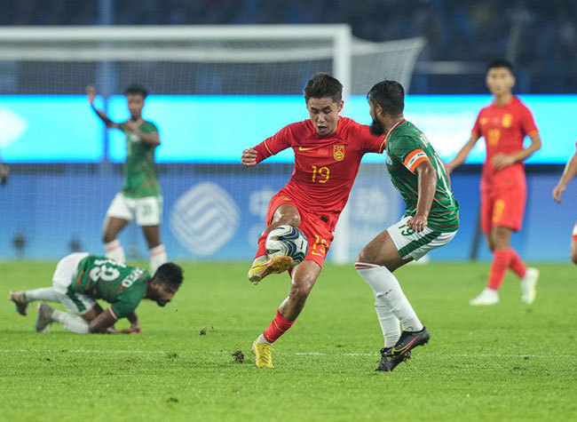 Watching Hangzhou Asian Games Men's Football Competition | Vlog