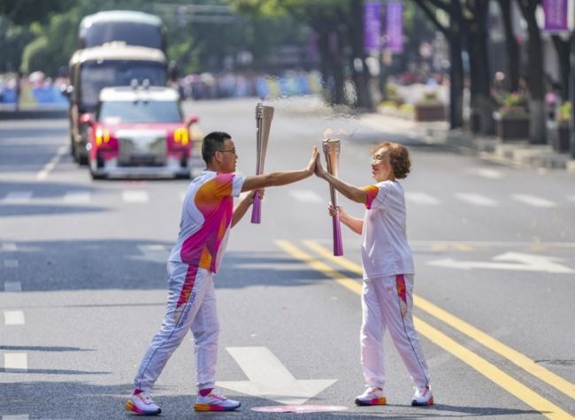 Nearly 100 mln Torchbearers Carry Online Flame to Hangzhou Asian Games