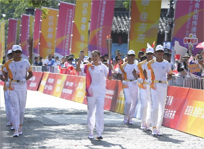 Asian Games Torch Relay Highlights Dreams in Shaoxing