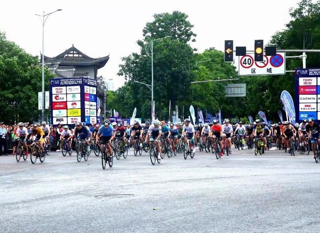 The 2nd Sichuan-Chongqing Adjacent Areas Mass Sports Festival kicks off