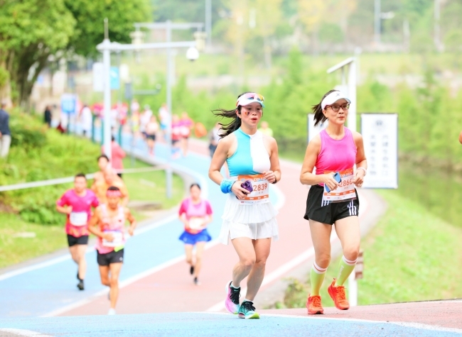 Chongqing Lake Half Marathon Opens, Witnessing New Records
