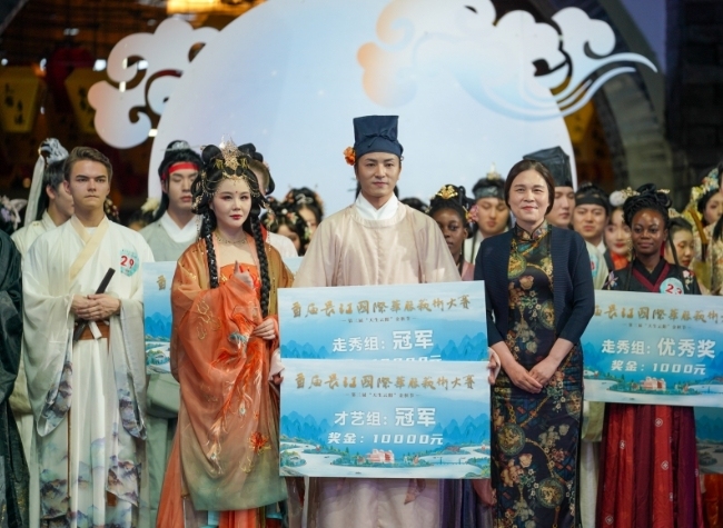 Yangtze Int'l Chinese Costume Art Winners Promote Traditional Culture Worldwide