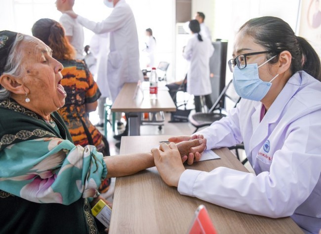 Medical Pairing Program Boosts Tibet, Xinjiang Healthcare