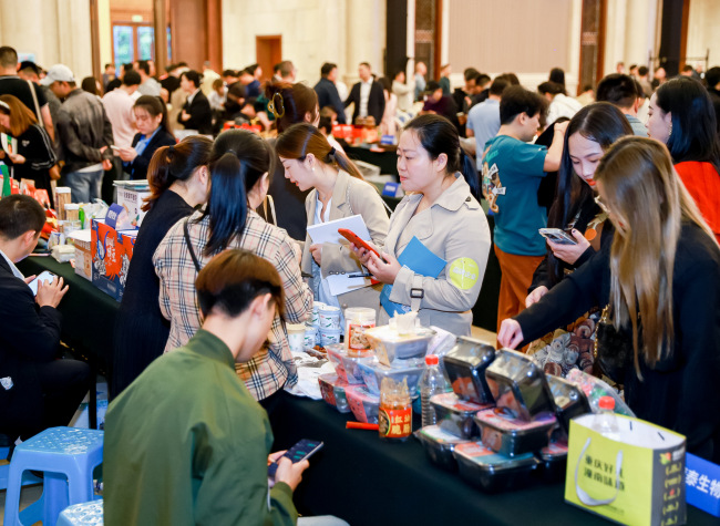 Chinese Social Media, E-Commerce Platforms Introduce Incentive Policies for Southwestern Webcasters