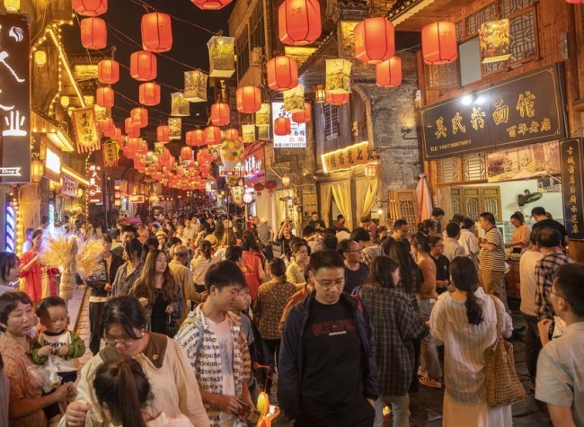 Holiday Consumption Boom Mirrors Vitality, Potential of Chinese Economy