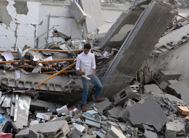 At Least 370 Palestinians, 600 Israelis Killed as Conflict Enters 2nd Day