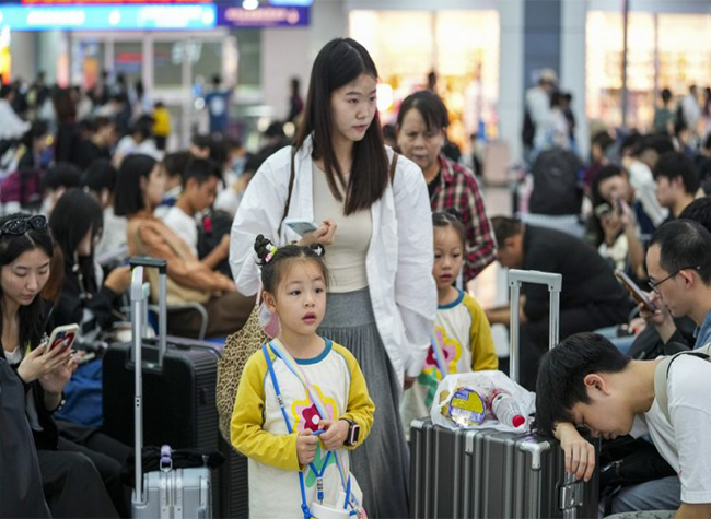 Over 100 Mln Trips Made on Chinese Railways in One Week amid Holiday Travel Boom