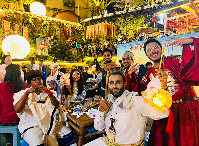 Bridging Cultures through the Mid-Autumn Festival | Laowai@Chongqing