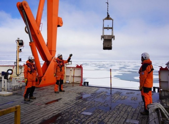 China-made Robotic Vehicle Explores Underside of Arctic Ice