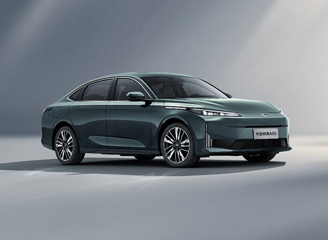 Changan Qiyuan A05 Plug-in Hybrid EV Swiftly Executes Multiple Commands