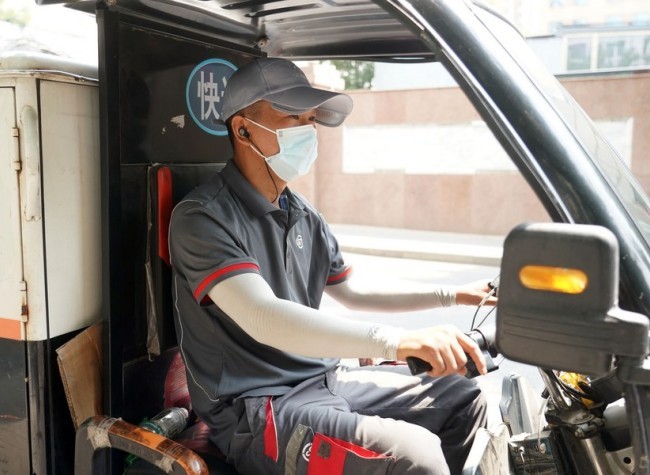 China's Express Delivery Sector Reports Rapid Expansion in First Eight Months