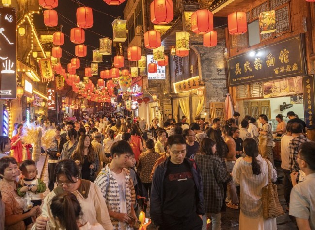 Instant Retail Boosted by Light Travel and Local Buys During Dual Festival Holiday