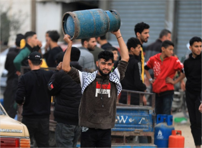 Gazans Obtain Food, Fuel Thanks to Temporary Cease-fire