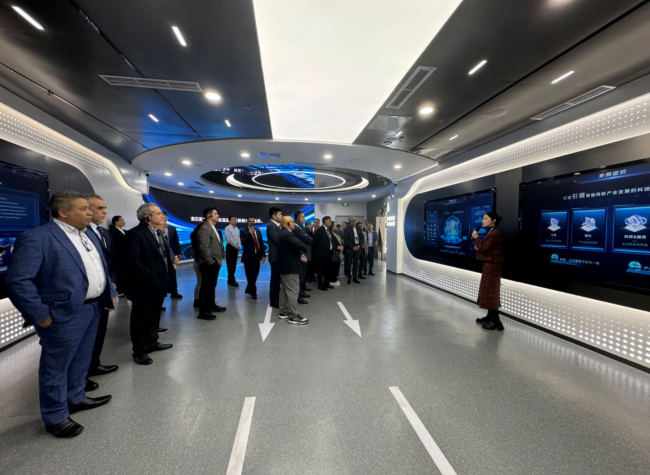 Regional Leaders Explore Chongqing's Tech Frontier During BRST丨Tech Insiders
