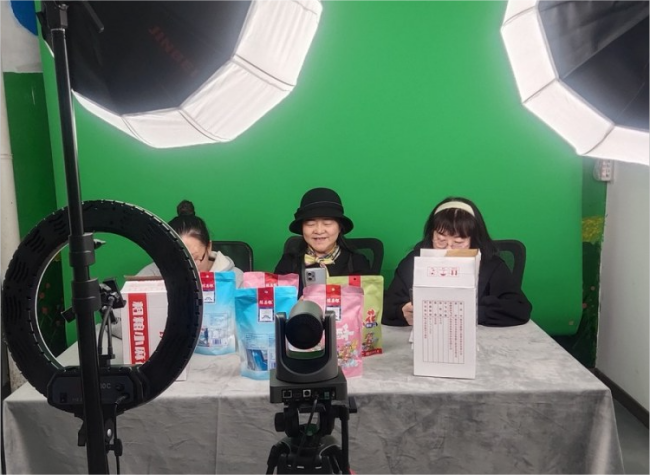 Livestreaming Offers Disabled People New Career Opportunities in Chongqing