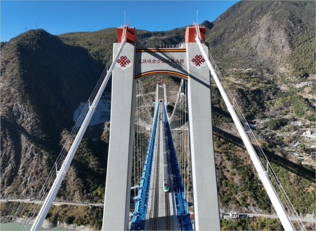 New Railway Links Lijiang, Shangri-la in Southwest China