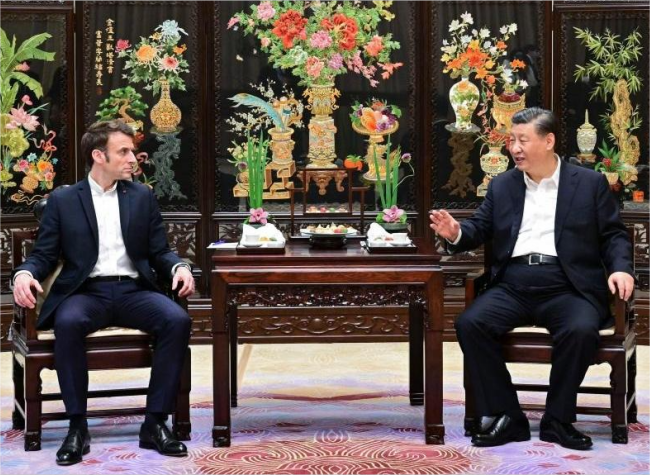 Xi Calls for Pushing China-France Relations to New Level