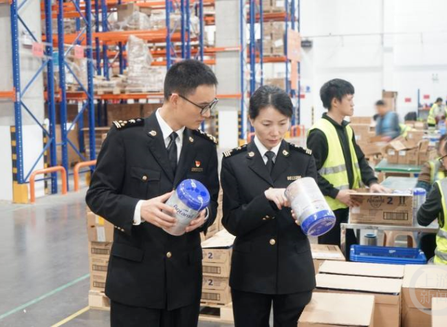 Chongqing Aims High: 2,700 Cross-Border E-Commerce Ventures by 2027