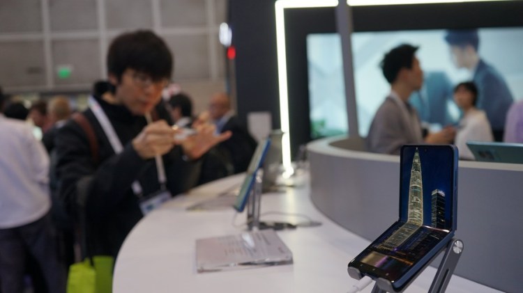 China's Chongqing and Singapore Embark on Pioneering Tech Lab Venture丨Infographic