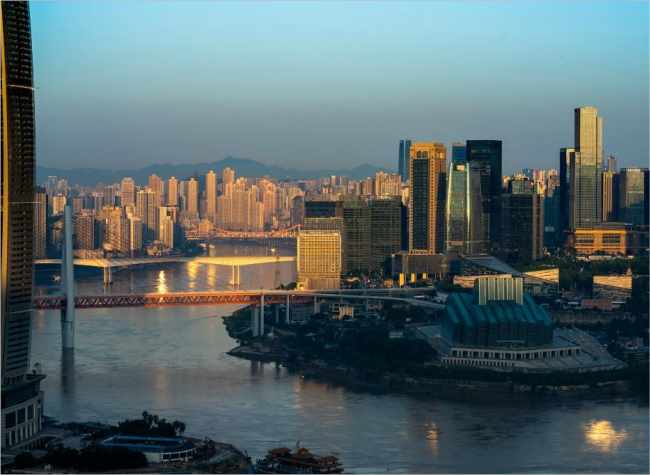 Chongqing Launches 24/7 Bilingual Health Hotlines for International Community