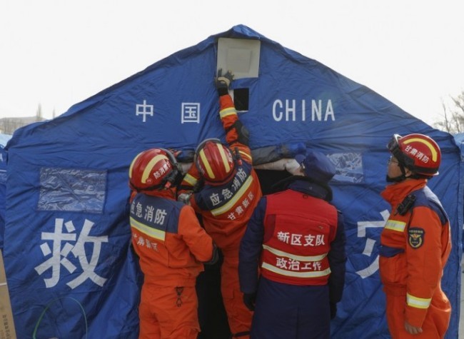 Rescuers Battle Cold, Aftershocks to Help NW China Earthquake Victims