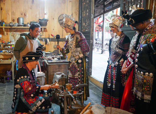 Chinese and Foreign Youth Experience Miao Culture, Share the Stories of Pengshui with the World