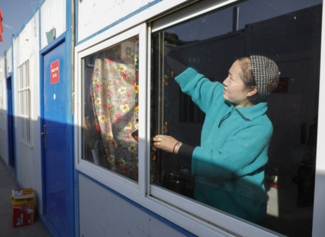 Working Against the Clock to Build Prefab Houses in China's Quake-Hit Gansu