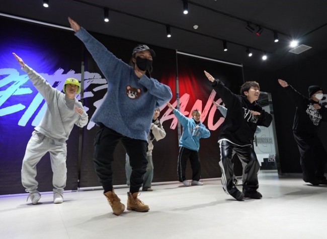 Viral Dance Challenge 'Kemusan' Brings Joy, Pride, Debate to Chinese Youngsters