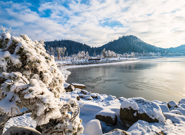 Winter Wonderland at Nantian Lake: A Celebration of Snow and Joy